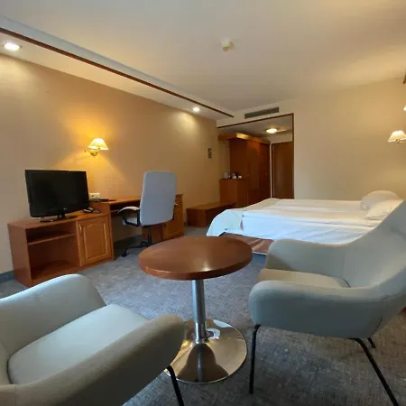 Otel Ambasador Chojny 3*