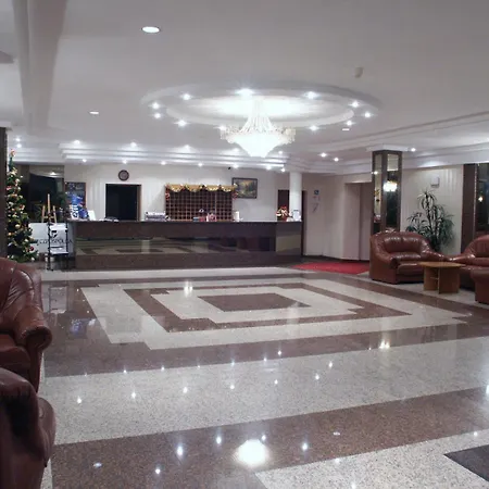 Отель Hotel Ambasador Chojny Лодзь