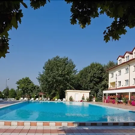 Hotel Ambasador Chojny