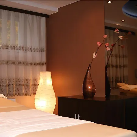 Ambasador Chojny Hotel