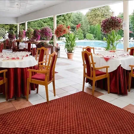 Hotel Hotel Ambasador Chojny 3*