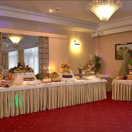 Hotel Ambasador Chojny 3*