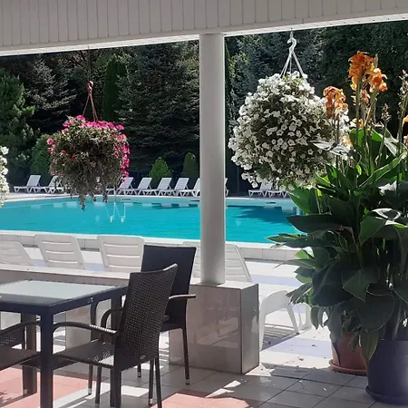 Ambasador Chojny Hotel