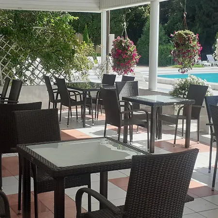 Ambasador Chojny Hotel