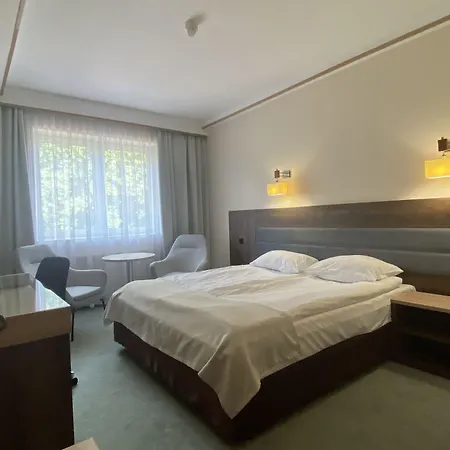 Ambasador Chojny Hotel