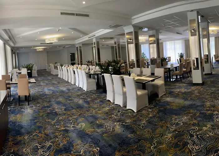 Ambasador Chojny Hotel 3*