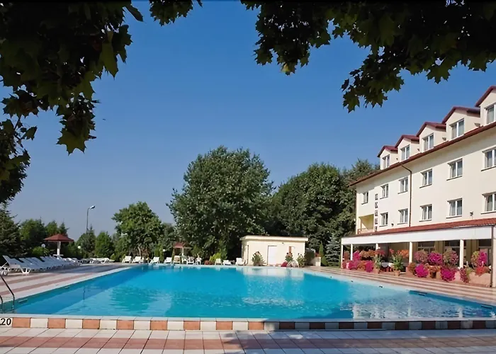 Hotel Ambasador Chojny