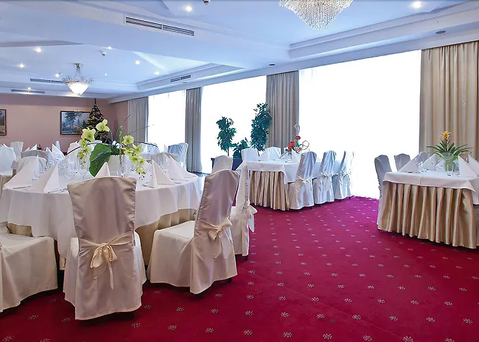 Ambasador Chojny Hotel 3*