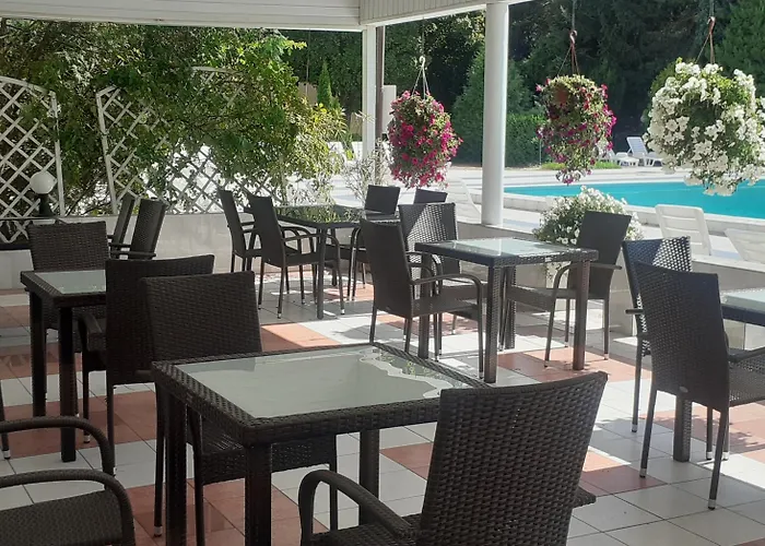 Ambasador Chojny Hotel